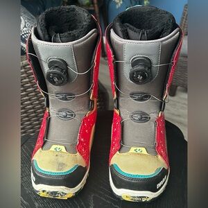 Thirty Two Women’s Snowboarding Boots- almost perfect condition!